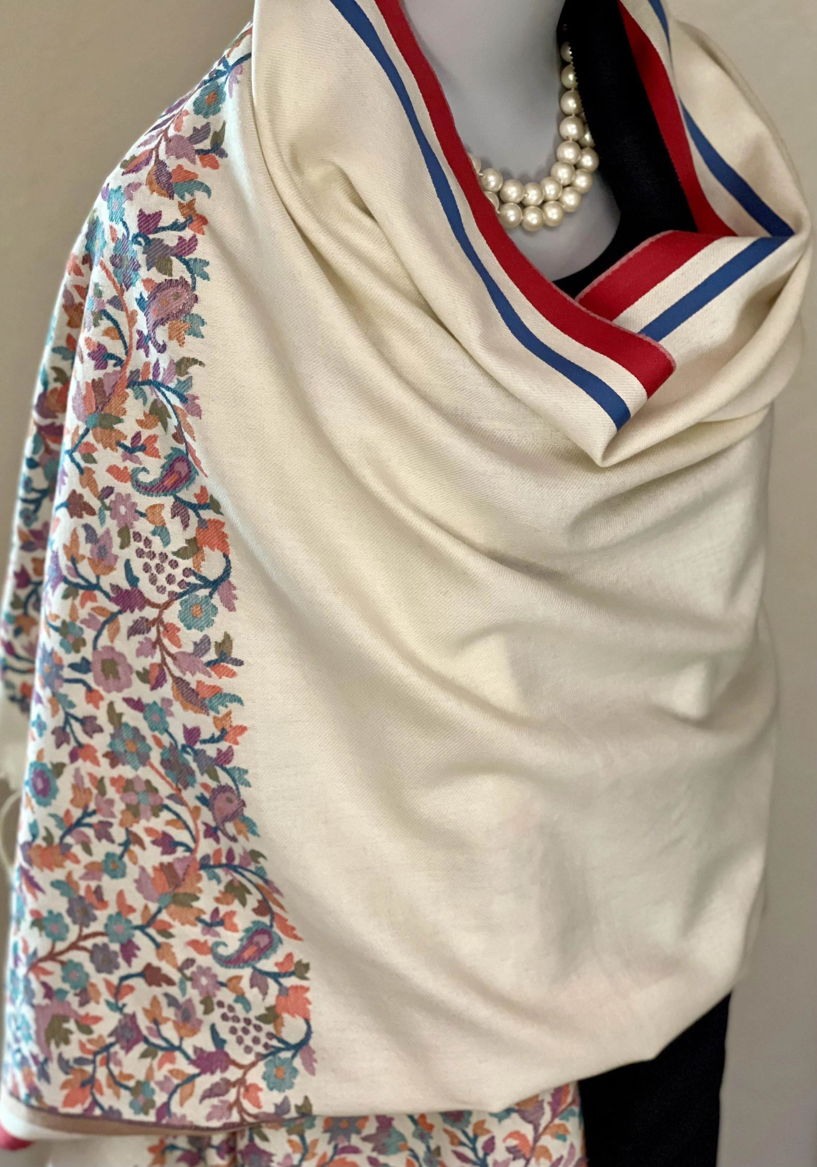SOFT WOOL WITH KANI BORDER